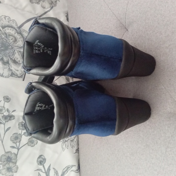 Shoes - Picture 4 of 5